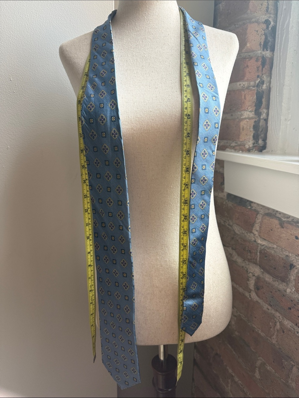 Men's Blue Patterned Silk Necktie - Classic Geometric Design